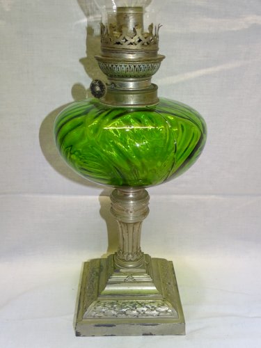 -JOLIE ANCIENNE LAMPE A PETROLE PIED REGULE BOL COULEUR VERTE