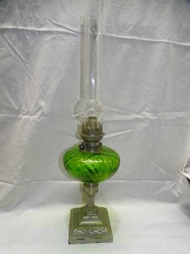-JOLIE ANCIENNE LAMPE A PETROLE PIED REGULE BOL COULEUR VERTE