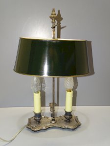 -JOLIE ANCIENNE LAMPE BOUILLOTTE METAL ARGENTE avec son ABAT-JOUR TOLE