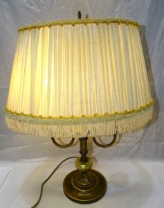 - JOLIE ANCIENNE LAMPE BOUILLOTTE PIED BRONZE /ONYX ABAT JOUR Plissé XXe déco  D
