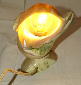 BEAUTIFUL OLD TURBO SHELL LAMP, Iridescent and GREEN, Vintage Décor, Table Lamp