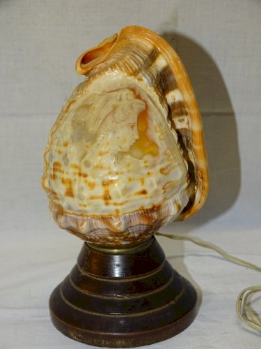 -JOLIE ANCIENNE LAMPE VEILLEUSE COQUILLAGE CAMEE PROFIL JEUNE FEMME Gravé    D