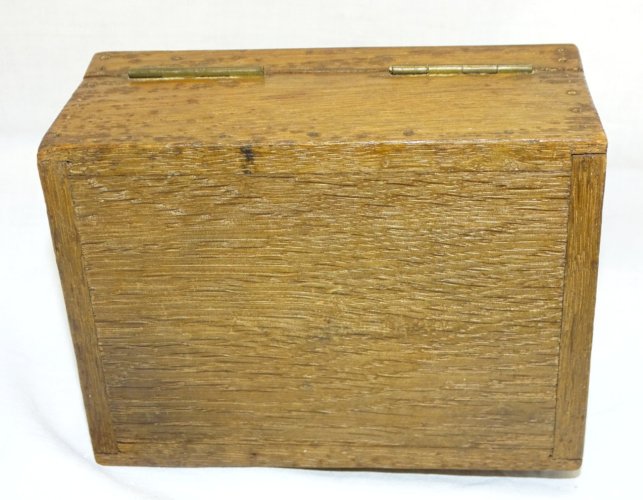 -JOLIE ANCIENNE PETITE BOITE EN BOIS (CHÊNE) AVEC CLE CLEF qui fonctionne    D