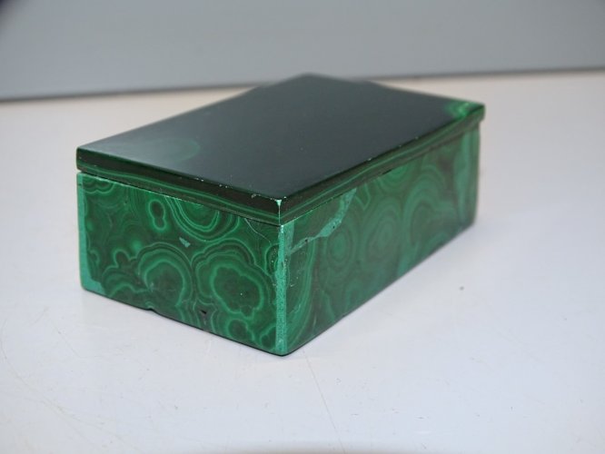 -JOLIE ANCIENNE PETITE BOITE en MALACHITE PETIT COFFRET à BIJOUX VITRINE    D