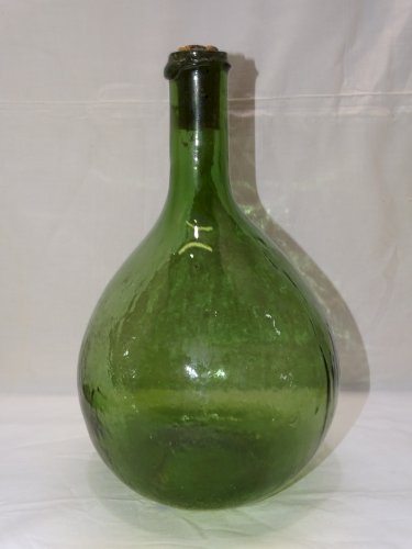 - JOLIE ANCIENNE PETITE DAME JEANNE EN VERRE Moulé de couleur VERTE     D