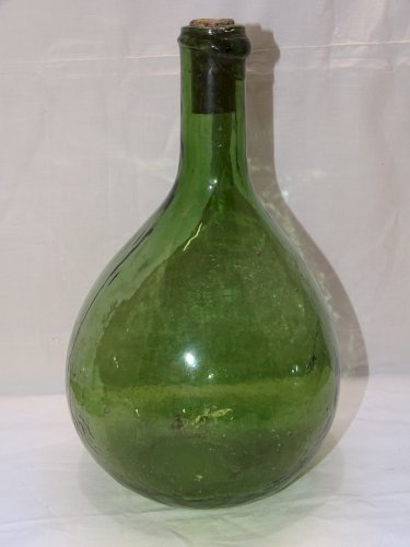- JOLIE ANCIENNE PETITE DAME JEANNE EN VERRE Moulé de couleur VERTE     D