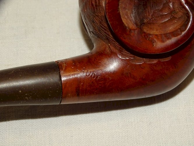 -JOLIE ANCIENNE PIPE SAINT CLAUDE FOYER TETE DE SINGE YEUX SULFURE COLLECTION  D