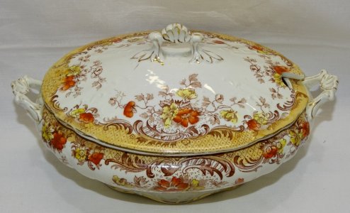 PRETTY OLD GRAVY BOAT SEMI-CHINA W HULME BURSLEM ENGLAND MAINE D