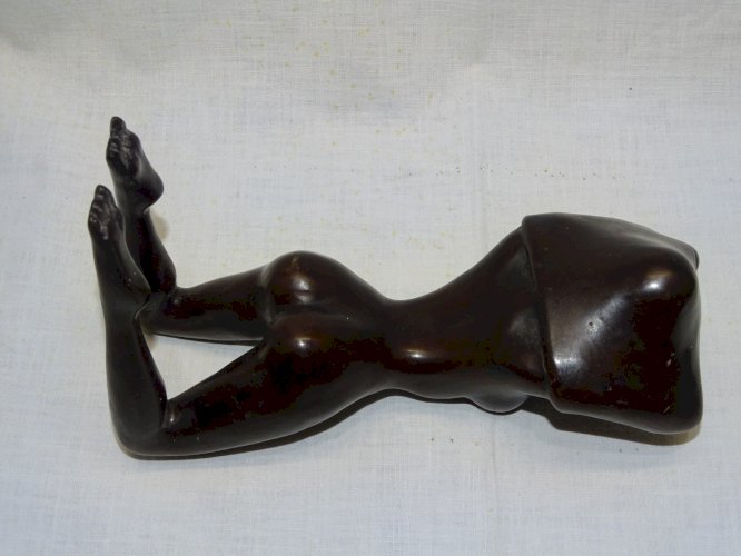-JOLIE ANCIENNE STATUETTE RESINE FEMME NUE ANNEES 70 AVEC GRAND CHAPEAU   D