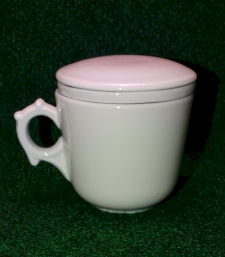 -JOLIE ANCIENNE TASSE A THE AVEC FILTRE VERITABLE PORCELAINE  Fleur Jaune   D