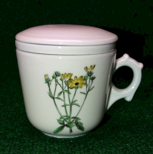 -JOLIE ANCIENNE TASSE A THE AVEC FILTRE VERITABLE PORCELAINE  Fleur Jaune   D