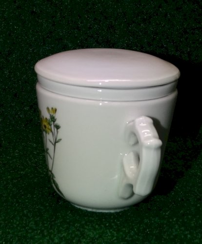 -JOLIE ANCIENNE TASSE A THE AVEC FILTRE VERITABLE PORCELAINE  Fleur Jaune   D
