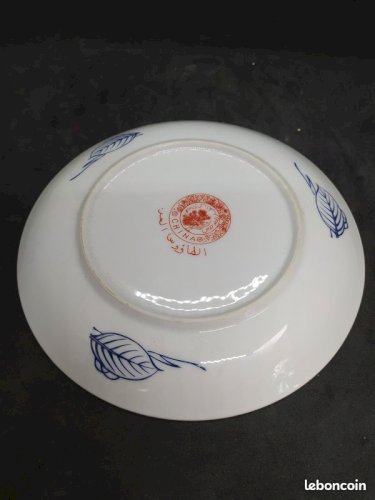 Jolie assiette asiatique signée en porcelaine