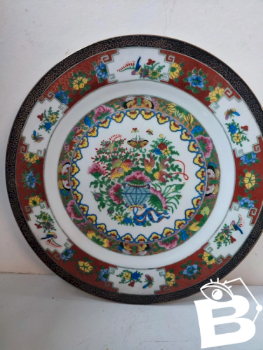 Jolie assiette chinois signé en porcelaine datant sans doute des annees 50-60 maximum