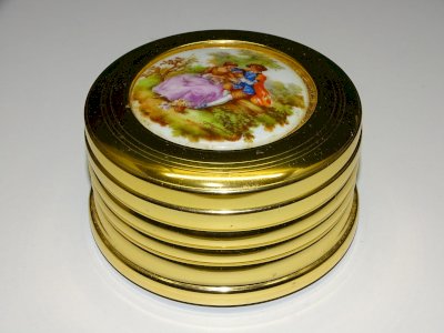 -JOLIE BOITE A BIJOUX BOITE A MUSIQUE METAL Doré PLAQUE PORCELAINE LIMOGES