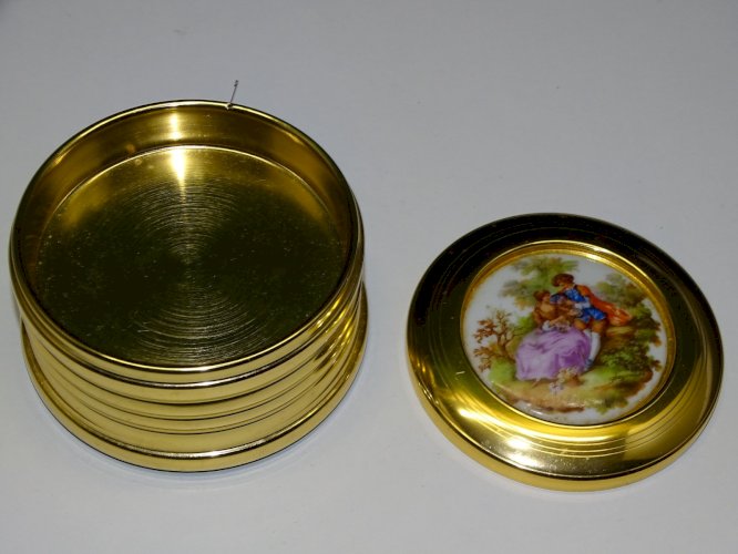 -JOLIE BOITE A BIJOUX BOITE A MUSIQUE METAL Doré PLAQUE PORCELAINE LIMOGES