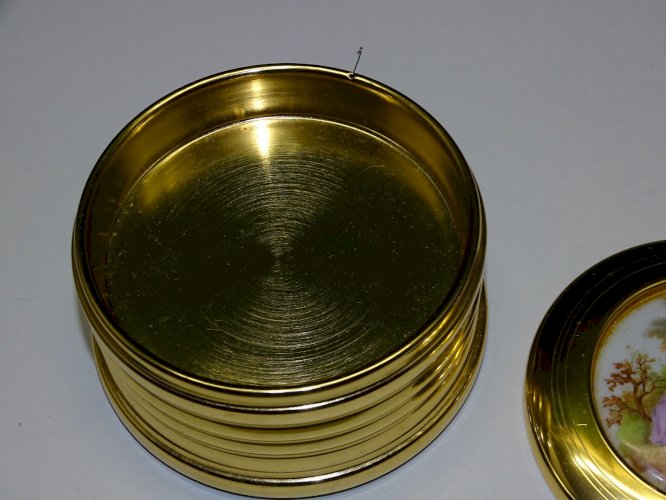 -JOLIE BOITE A BIJOUX BOITE A MUSIQUE METAL Doré PLAQUE PORCELAINE LIMOGES