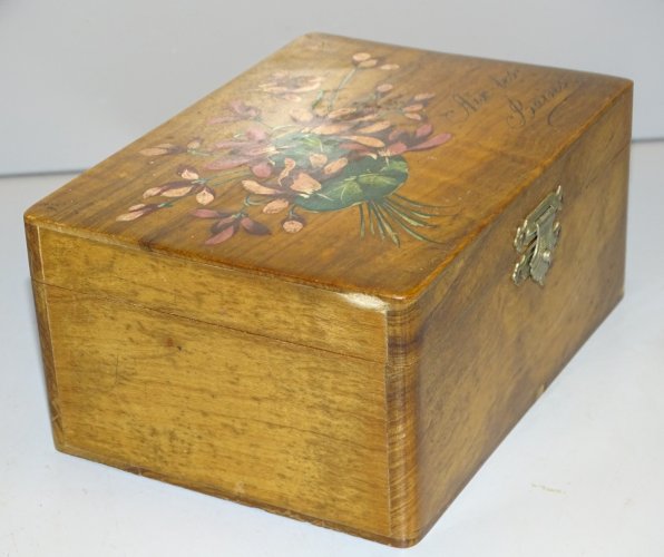 -JOLIE BOITE A BIJOUX COFFRET BOIS OLIVIER SOUVENIR AIX LES BAINS  VIOLETTES  D