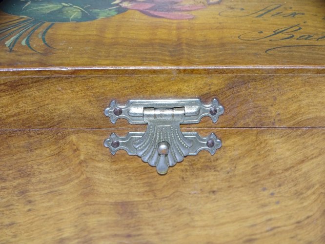 -JOLIE BOITE A BIJOUX COFFRET BOIS OLIVIER SOUVENIR AIX LES BAINS  VIOLETTES  D