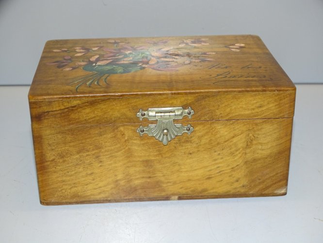 -JOLIE BOITE A BIJOUX COFFRET BOIS OLIVIER SOUVENIR AIX LES BAINS  VIOLETTES  D