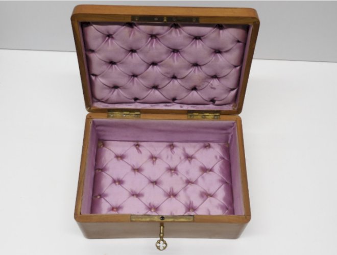  JOLIE BOITE A BIJOUX COFFRET BOIS OLIVIER SOUVENIR DE NICE 1900 DECOR OISEAUX