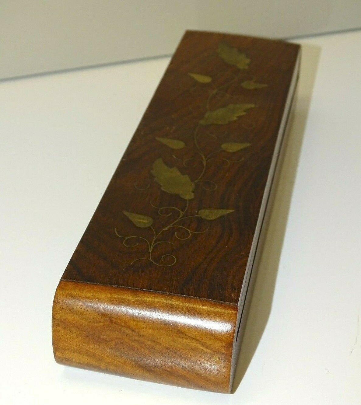 Grande boîte coffre indonésie bois exotique finement sculpté bijoux ou autres - Décoration Grande boîte coffre indonésie bois exotique finement sculpté bijoux ou autres - Décoration