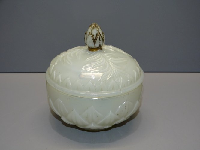 -JOLIE BOITE BONBONNIERE OPALINE BLANCHE VALLERYSTHAL COLLECTION DECO   D