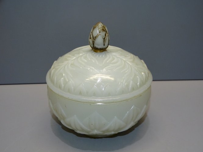 -JOLIE BOITE BONBONNIERE OPALINE BLANCHE VALLERYSTHAL COLLECTION DECO   D