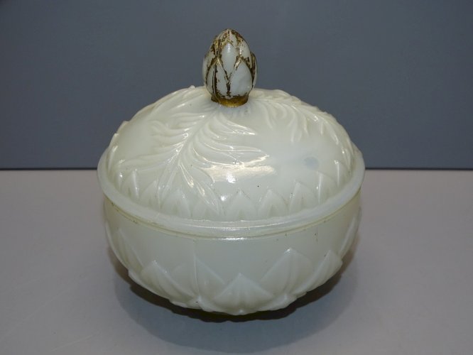 -JOLIE BOITE BONBONNIERE OPALINE BLANCHE VALLERYSTHAL COLLECTION DECO   D