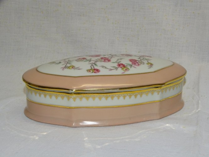 -JOLIE BOITE BONBONNIERE PORCELAINE de LIMOGES ULLM COLLECTION VITRINE DECO   D