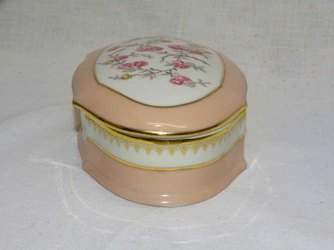 -JOLIE BOITE BONBONNIERE PORCELAINE de LIMOGES ULLM COLLECTION VITRINE DECO   D