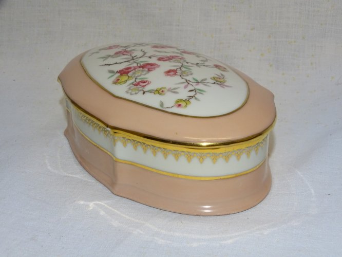 -JOLIE BOITE BONBONNIERE PORCELAINE de LIMOGES ULLM COLLECTION VITRINE DECO   D