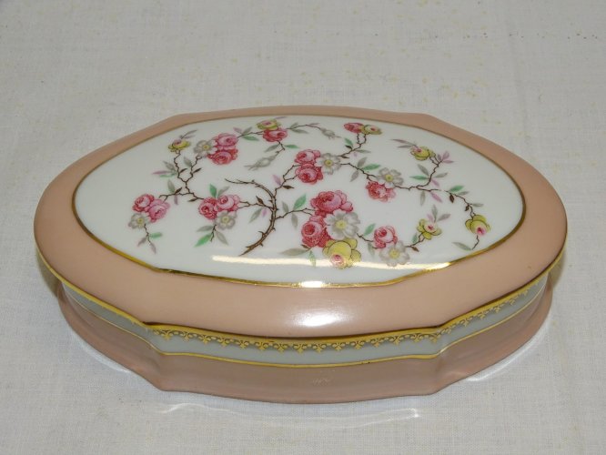 -JOLIE BOITE BONBONNIERE PORCELAINE de LIMOGES ULLM COLLECTION VITRINE DECO   D