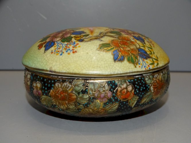 -JOLIE BOITE BONBONNIERE PORCELAINE SATSUMA COLLECTION VITRINE DECO   D