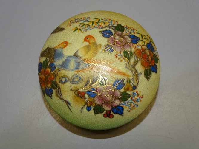 -JOLIE BOITE BONBONNIERE PORCELAINE SATSUMA COLLECTION VITRINE DECO   D