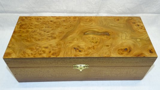 -JOLIE BOITE COFFRET COUVERCLE RONCE de NOYER PUBLICITE COGNAC LANDREAU   D
