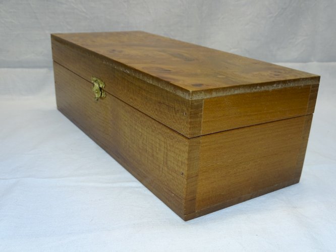 -JOLIE BOITE COFFRET COUVERCLE RONCE de NOYER PUBLICITE COGNAC LANDREAU   D