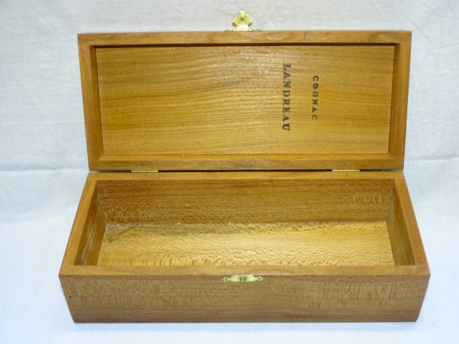 -JOLIE BOITE COFFRET COUVERCLE RONCE de NOYER PUBLICITE COGNAC LANDREAU   D