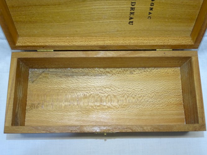 -JOLIE BOITE COFFRET COUVERCLE RONCE de NOYER PUBLICITE COGNAC LANDREAU   D