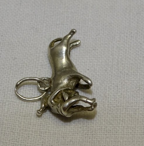 -JOLIE BRELOQUE ARGENT  REPRESENTANT UN TAUREAU et UN RASETEUR BIJOU ANCIEN    D
