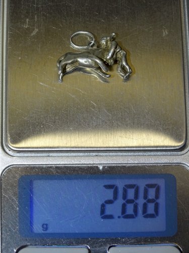 -JOLIE BRELOQUE ARGENT  REPRESENTANT UN TAUREAU et UN RASETEUR BIJOU ANCIEN    D