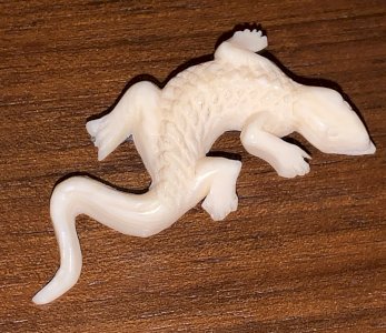 pretty 1930's art deco sculpted lizard brooch