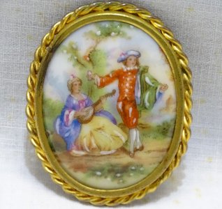 -JOLIE BROCHE ANCIENNE PORCELAINE DE LIMOGES TOUR LAITON BIJOU ANCIEN   D
