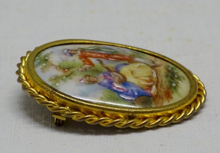 -JOLIE BROCHE ANCIENNE PORCELAINE DE LIMOGES TOUR LAITON BIJOU ANCIEN   D