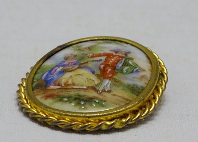 -JOLIE BROCHE ANCIENNE PORCELAINE DE LIMOGES TOUR LAITON BIJOU ANCIEN   D