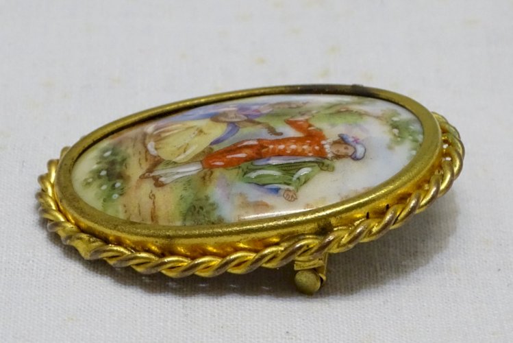 -JOLIE BROCHE ANCIENNE PORCELAINE DE LIMOGES TOUR LAITON BIJOU ANCIEN   D