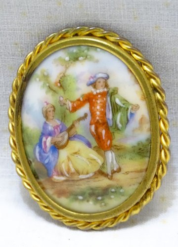 -JOLIE BROCHE ANCIENNE PORCELAINE DE LIMOGES TOUR LAITON BIJOU ANCIEN   D