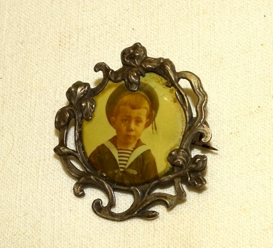 -JOLIE BROCHE ART NOUVEAU PORTE PHOTO ARGENT poinçon SANGLIER PHOTO ENFANT    D