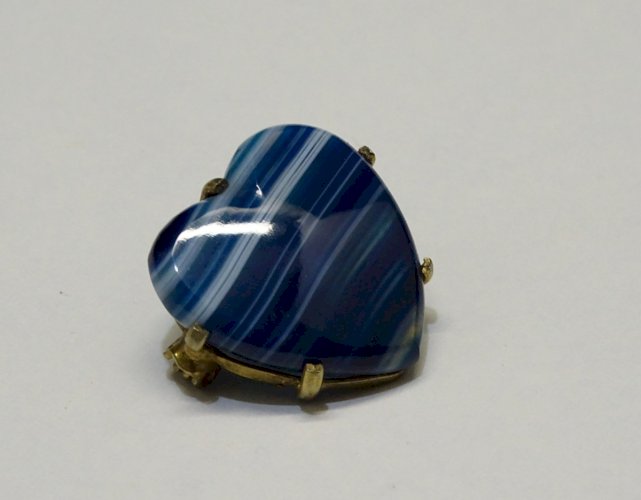 -JOLIE BROCHE FORME de COEUR en AGATHE BLEUE MONTURE LAITON Doré BIJOU ANCIEN  D