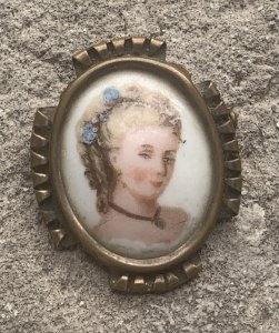 Pretty Limoges porcelain brooch vintage romantic portrait